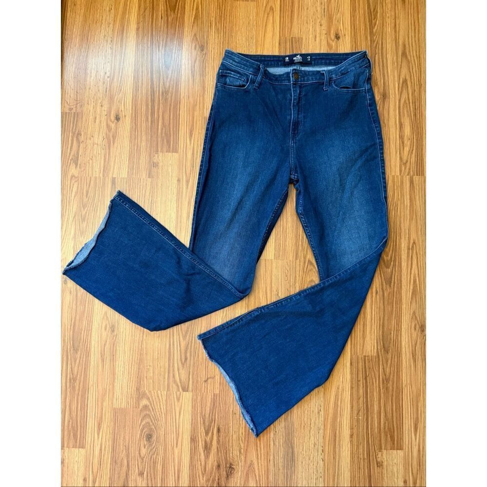 Hollister Women's Soft High-Rise Flare Jeans Blue Denim Medium Wash Size W31 L31